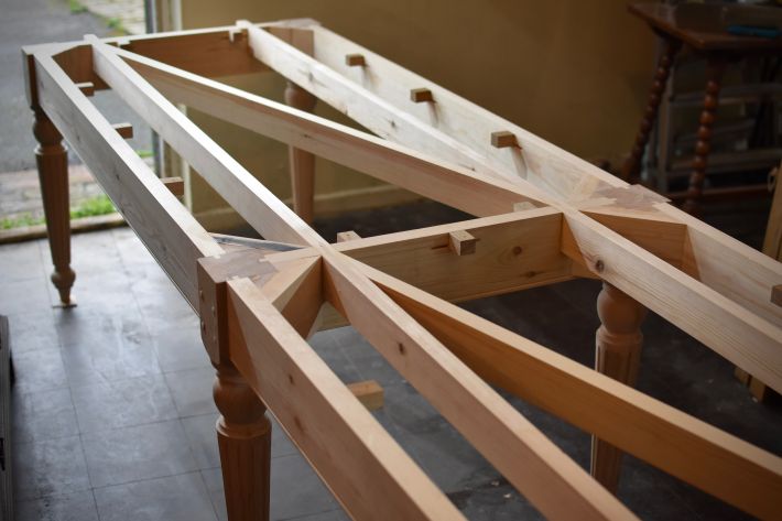 Long table underframe