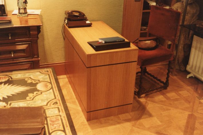 Office desk in oak