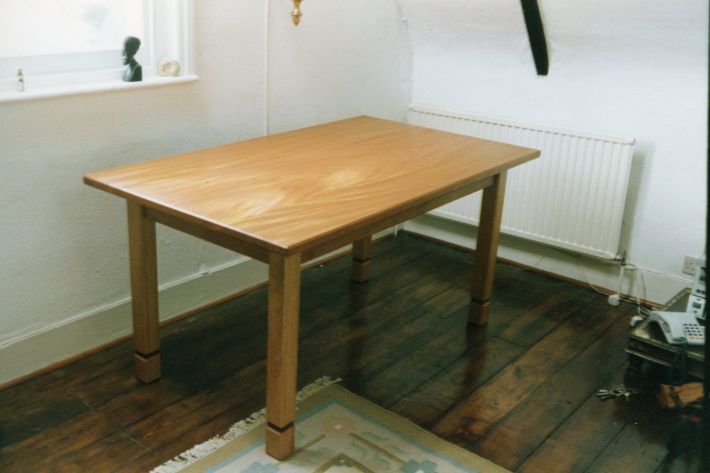 Dining table in mahogany