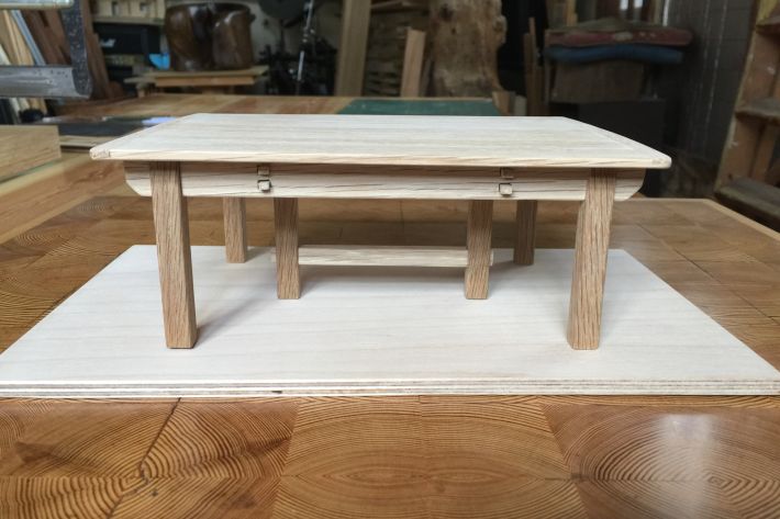 Model of oak kitchen table